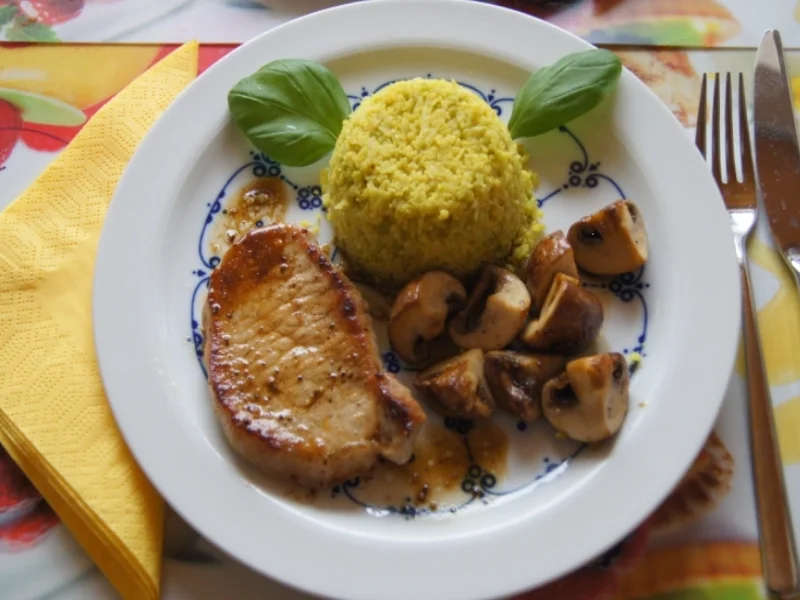 Minutensteak mit gelben Romanesco-Reis und braunen Champignons - Rezept - Bild Nr. 2383