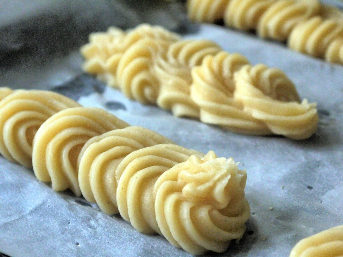 Eclairs mit Amarettini-Creme und Limoncello-Guss - Rezept - Bild Nr. 12