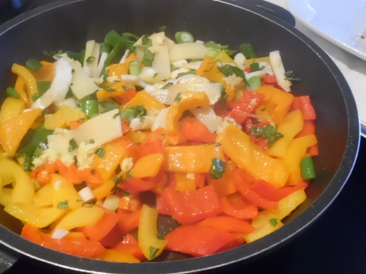 Kabeljau-Filet auf Rahmgemüse mit leicht asiatischem Touch - Rezept - Bild Nr. 2405