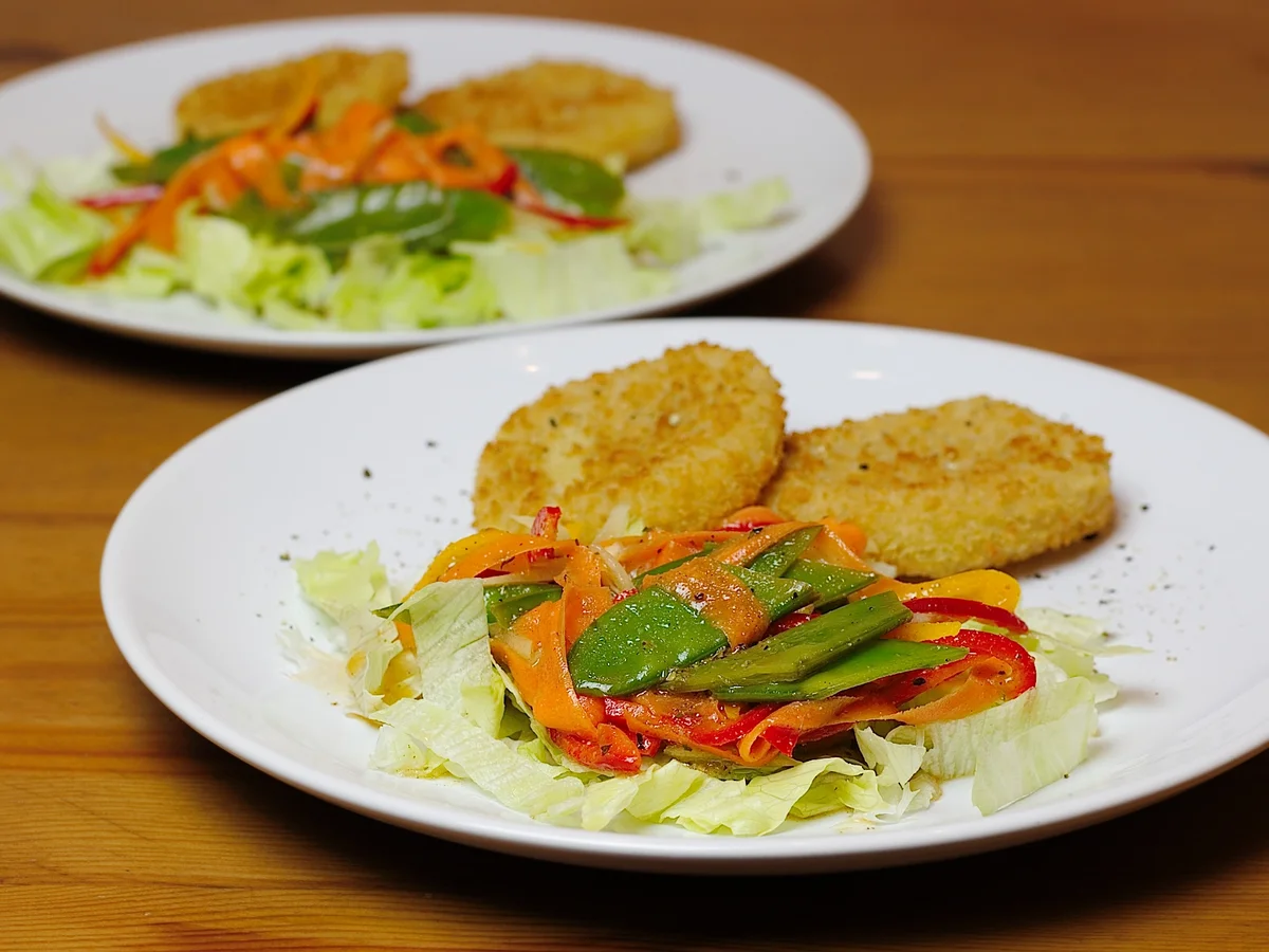 Gemüsesalat auf Eisbergsalat - Rezept - Bild Nr. 3