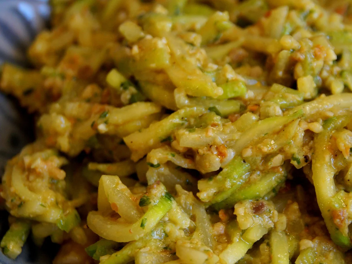 Rezept: Frühlingshaftes Bärlauch-Pesto mit dem Thermomix Bild Nr. 2 Frühlingshaftes Bärlauch-Pesto mit dem Thermomix - Rezept - Bild Nr. 2