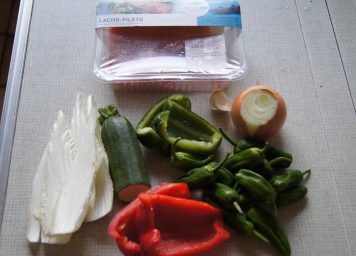 Lachsfilet mit Pimentos auf geschmorten Gemüse - Rezept - Bild Nr. 2403
