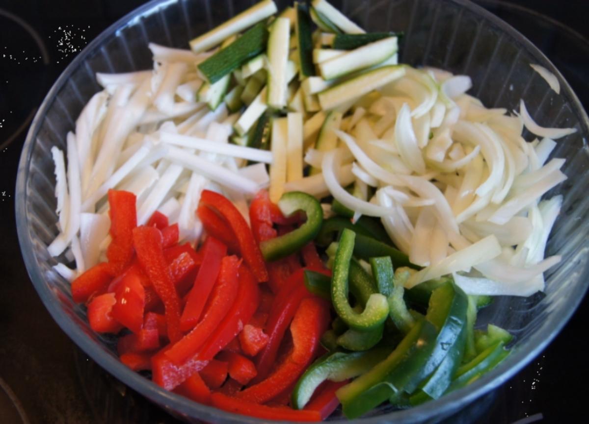 Lachsfilet mit Pimentos auf geschmorten Gemüse - Rezept - Bild Nr. 2409