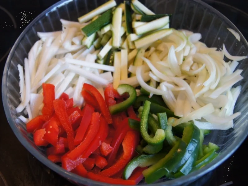 Lachsfilet mit Pimentos auf geschmorten Gemüse - Rezept - Bild Nr. 2409