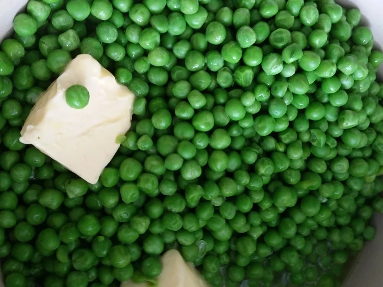 Erbsengemüse mit Minzbuttersosse - Rezept - Bild Nr. 2413