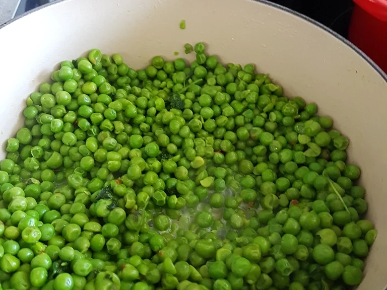 Erbsengemüse mit Minzbuttersosse - Rezept - Bild Nr. 2422