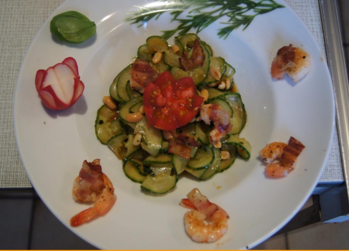 Thailändischer Gurkensalat mit Garnelen - Rezept - kochbar.de