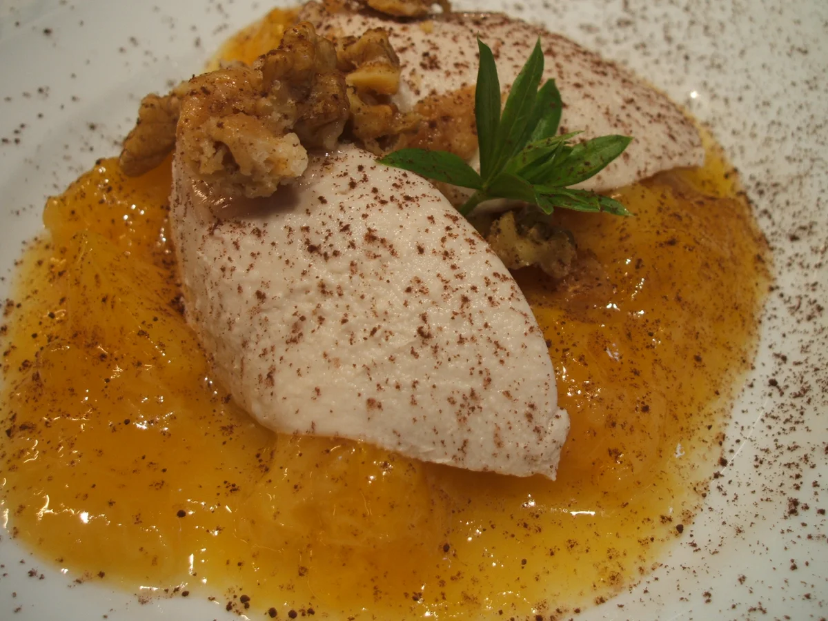 Dessert: Holunder-Sahne-Mousse auf Kompott aus gelben Pflaumen - Rezept - Bild Nr. 2440