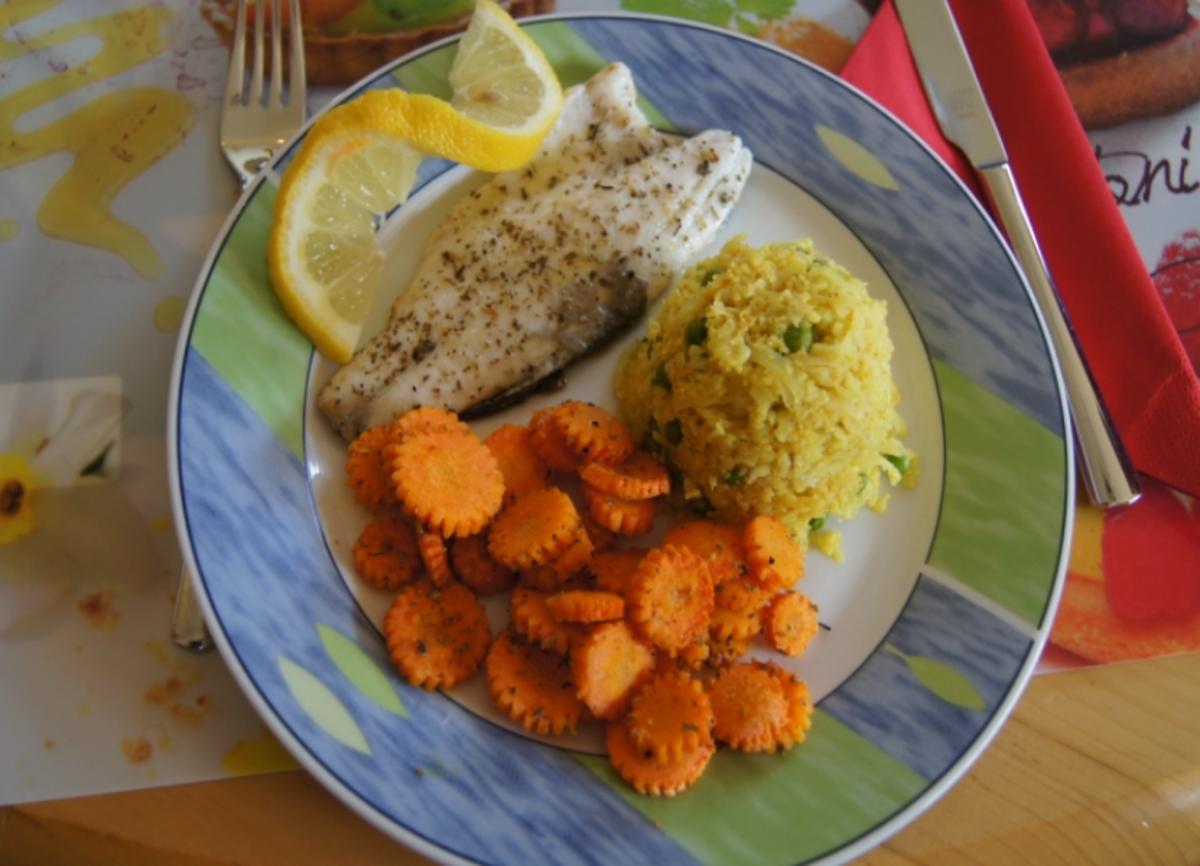 Bilder für Wolfbarschfilet mit gebackenen Möhrenblüten und Curry-Erbsen-Blumenkohlreis - Rezept