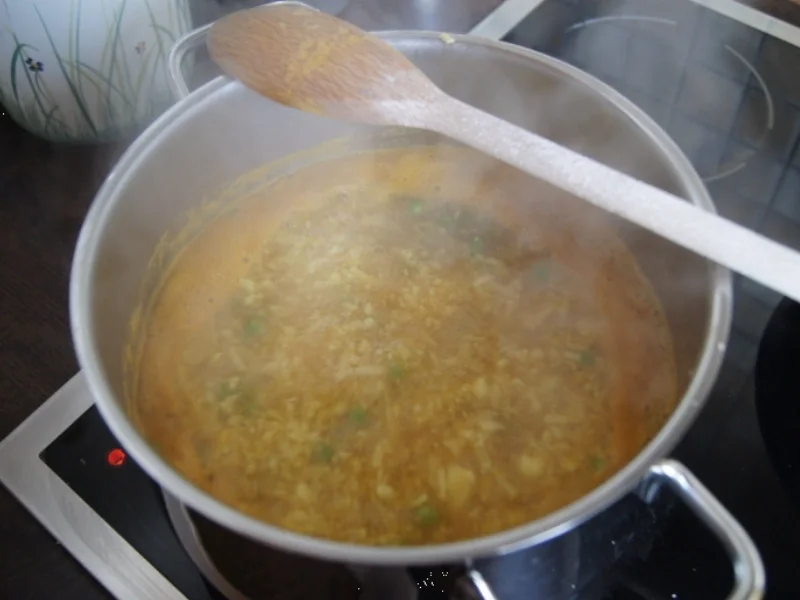 Wolfbarschfilet mit gebackenen Möhrenblüten und Curry-Erbsen-Blumenkohlreis - Rezept - Bild Nr. 2455