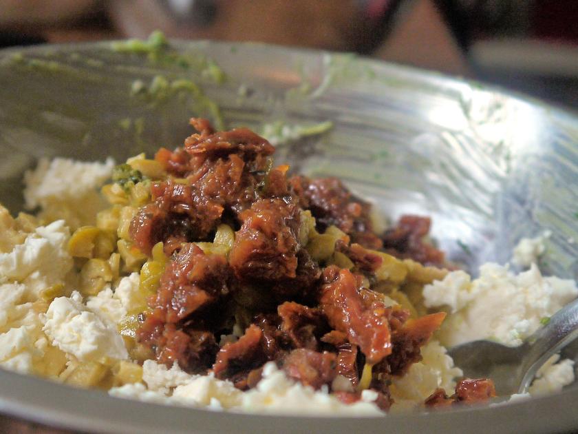 Gefüllte Hackfleischröllchen im Baconmantel mit Bärlauch Kartoffelpüree ...