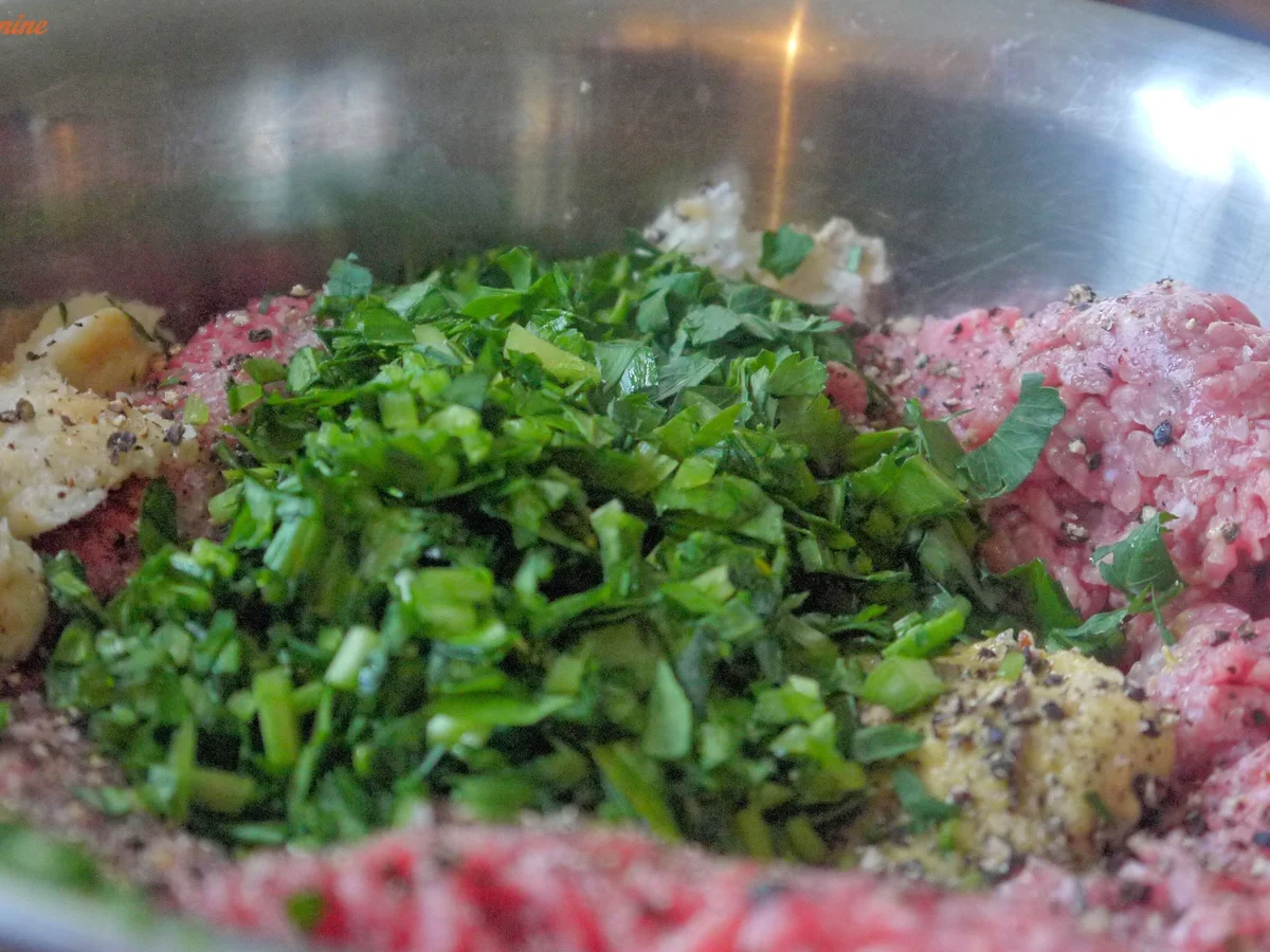 Rezept: Gefüllte Hackfleischröllchen im Baconmantel mit Bärlauch-Kartoffelpüree Bild Nr. 9 Gefüllte Hackfleischröllchen im Baconmantel mit Bärlauch-Kartoffelpüree - Rezept - Bild Nr. 9