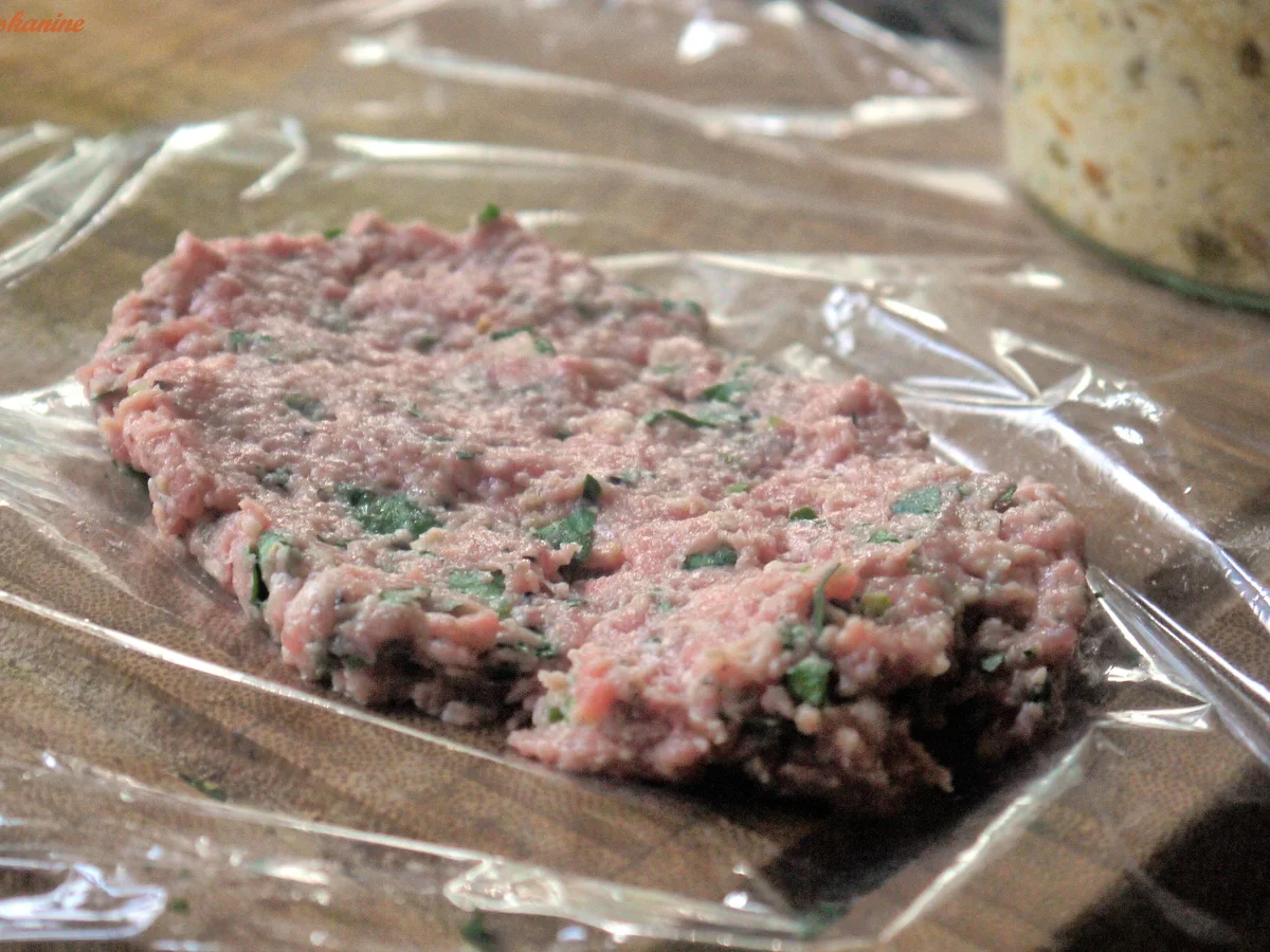 Rezept: Gefüllte Hackfleischröllchen im Baconmantel mit Bärlauch-Kartoffelpüree Bild Nr. 10 Gefüllte Hackfleischröllchen im Baconmantel mit Bärlauch-Kartoffelpüree - Rezept - Bild Nr. 10