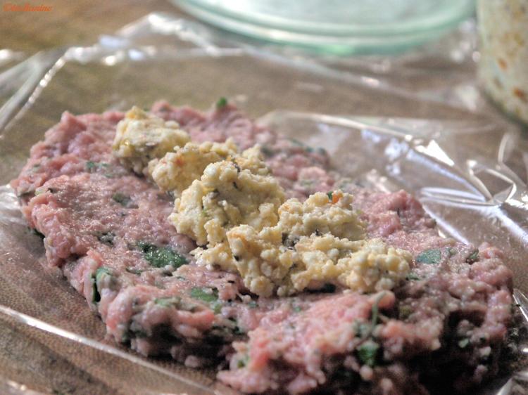 Gefüllte Hackfleischröllchen im Baconmantel mit Bärlauch Kartoffelpüree ...