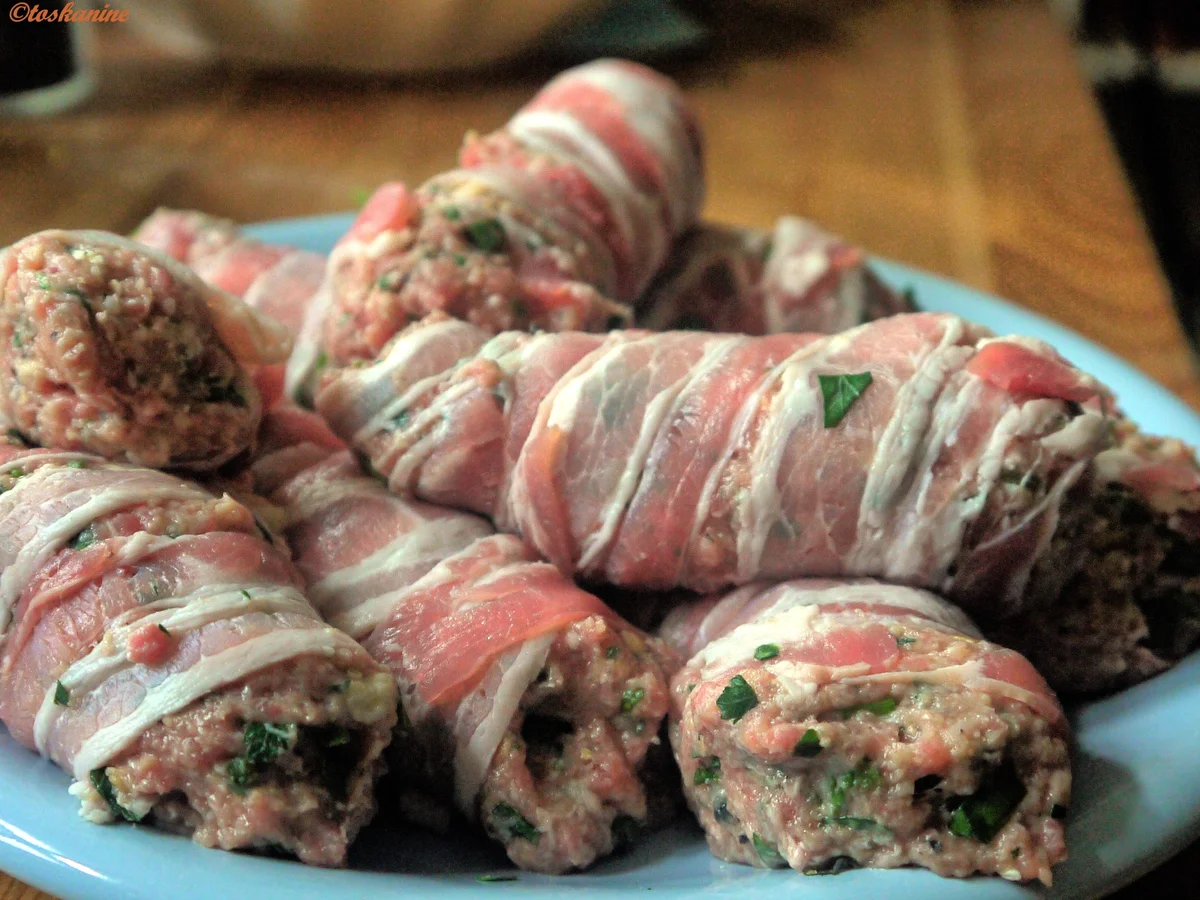 Rezept: Gefüllte Hackfleischröllchen im Baconmantel mit Bärlauch-Kartoffelpüree Bild Nr. 13 Gefüllte Hackfleischröllchen im Baconmantel mit Bärlauch-Kartoffelpüree - Rezept - Bild Nr. 13