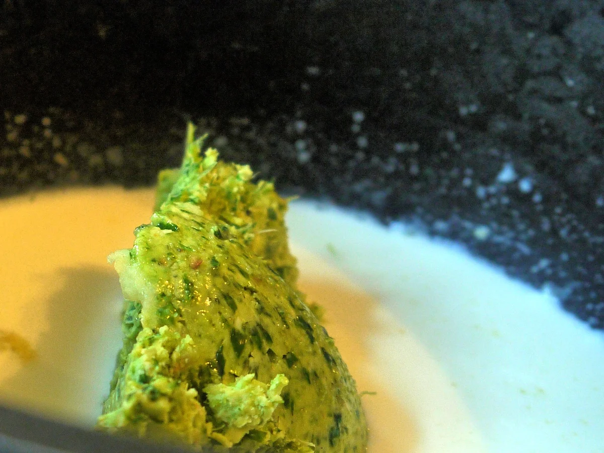 Rezept: Gefüllte Hackfleischröllchen im Baconmantel mit Bärlauch-Kartoffelpüree Bild Nr. 16 Gefüllte Hackfleischröllchen im Baconmantel mit Bärlauch-Kartoffelpüree - Rezept - Bild Nr. 16