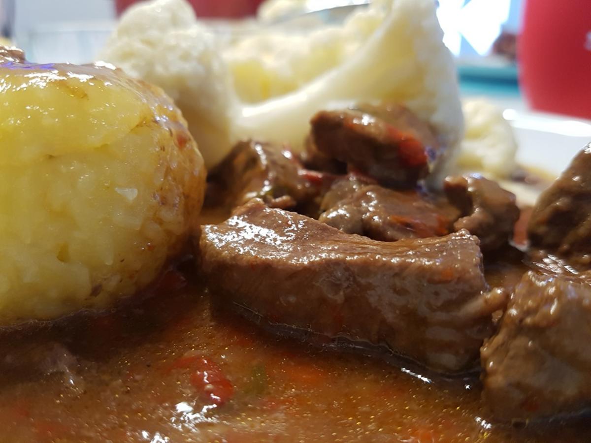 Bilder für Fleisch / Rind = Gulasch à la Biggi - Rezept