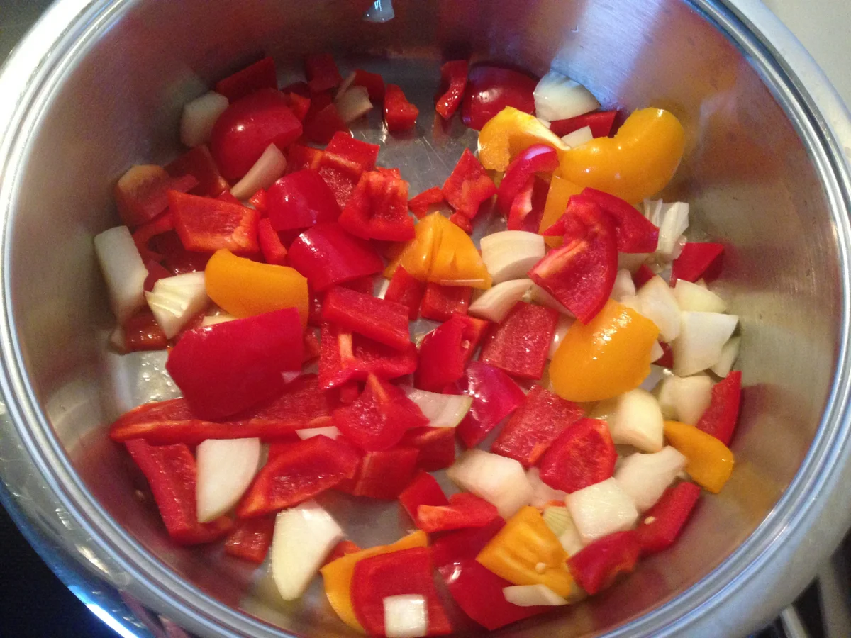 Buletten mit Paprikareis und fruchtiger Currysoße - Rezept - Bild Nr. 2457