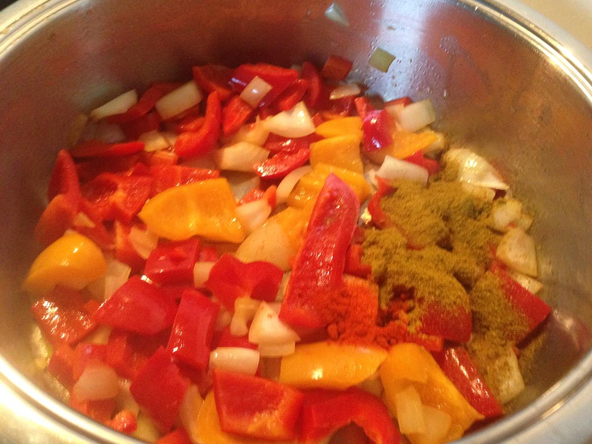 Buletten mit Paprikareis und fruchtiger Currysoße - Rezept - Bild Nr. 2458