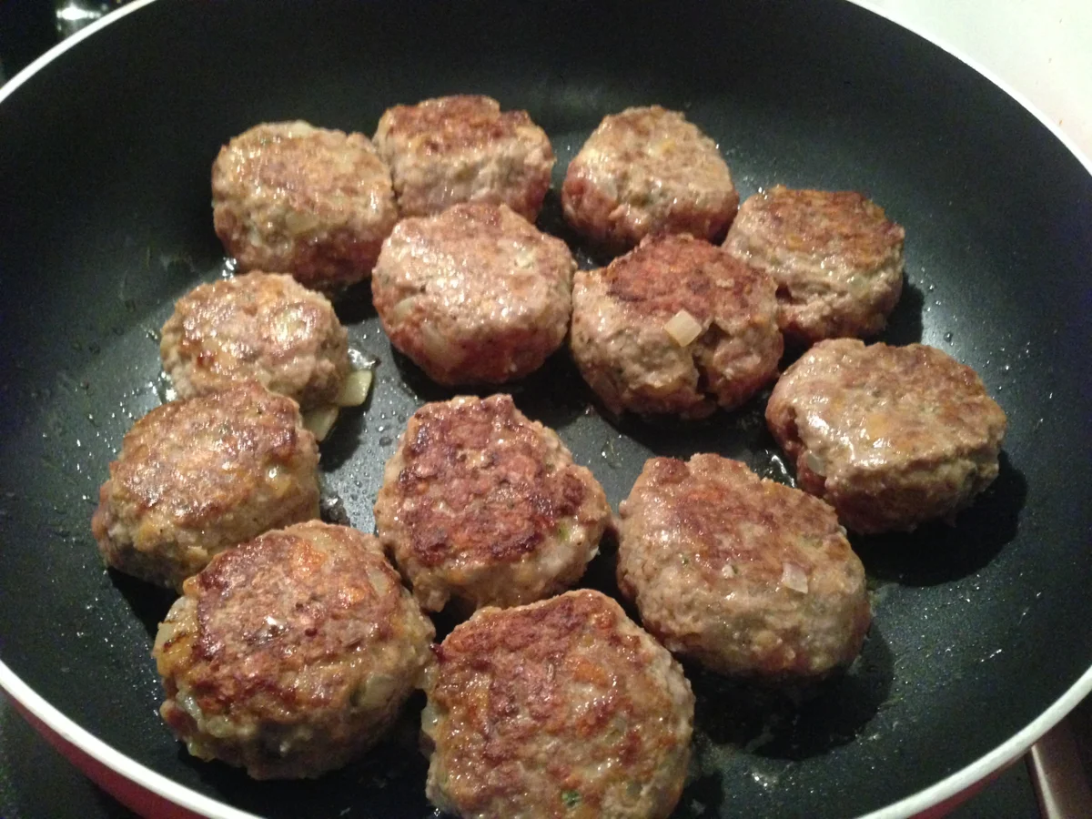 Buletten mit Paprikareis und fruchtiger Currysoße - Rezept - Bild Nr. 2469