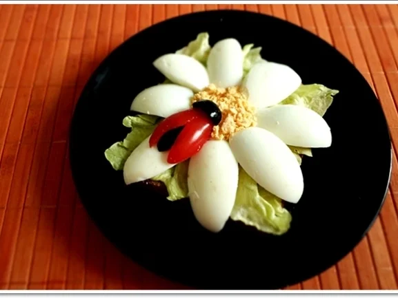 Glücksbringer – Golden Toast mit Eisbergsalat, Eiern und Marienkäfer - Rezept - Bild Nr. 2444