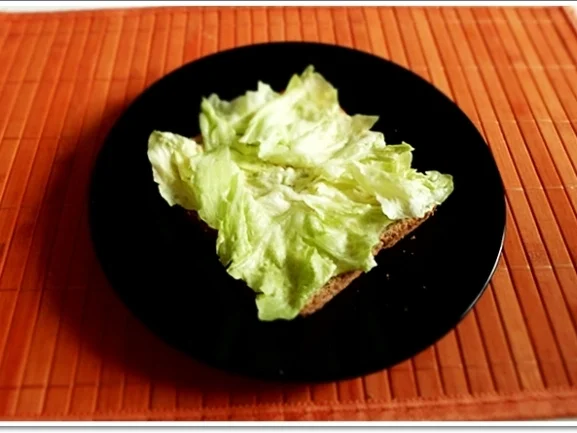 Glücksbringer – Golden Toast mit Eisbergsalat, Eiern und Marienkäfer - Rezept - Bild Nr. 2451