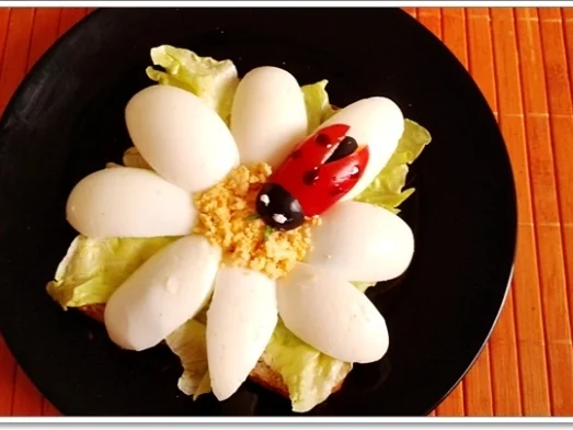 Glücksbringer – Golden Toast mit Eisbergsalat, Eiern und Marienkäfer - Rezept - Bild Nr. 2453