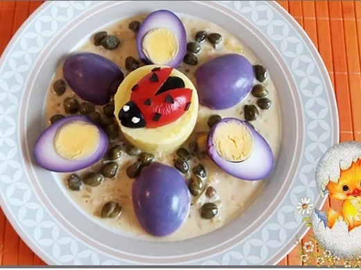 Rezept: „Marienkäfer“ auf Kartoffeltürmchen und Violett-Eiern mit Kapernsauce Bild Nr. 2443 „Marienkäfer“ auf Kartoffeltürmchen und Violett-Eiern mit Kapernsauce - Rezept - Bild Nr. 2443