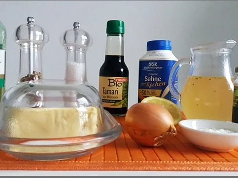 Rezept: „Marienkäfer“ auf Kartoffeltürmchen und Violett-Eiern mit Kapernsauce Bild Nr. 2445 „Marienkäfer“ auf Kartoffeltürmchen und Violett-Eiern mit Kapernsauce - Rezept - Bild Nr. 2445