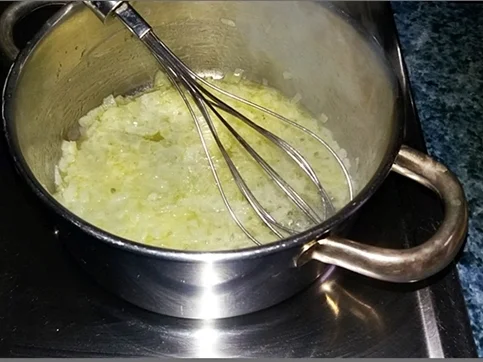 Rezept: „Marienkäfer“ auf Kartoffeltürmchen und Violett-Eiern mit Kapernsauce Bild Nr. 2446 „Marienkäfer“ auf Kartoffeltürmchen und Violett-Eiern mit Kapernsauce - Rezept - Bild Nr. 2446