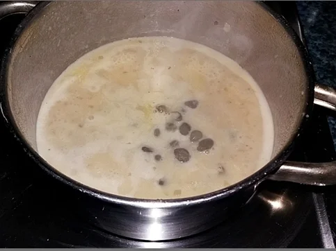 Rezept: „Marienkäfer“ auf Kartoffeltürmchen und Violett-Eiern mit Kapernsauce Bild Nr. 2453 „Marienkäfer“ auf Kartoffeltürmchen und Violett-Eiern mit Kapernsauce - Rezept - Bild Nr. 2453