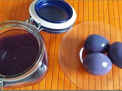 Rezept: „Marienkäfer“ auf Kartoffeltürmchen und Violett-Eiern mit Kapernsauce Bild Nr. 2455 „Marienkäfer“ auf Kartoffeltürmchen und Violett-Eiern mit Kapernsauce - Rezept - Bild Nr. 2455