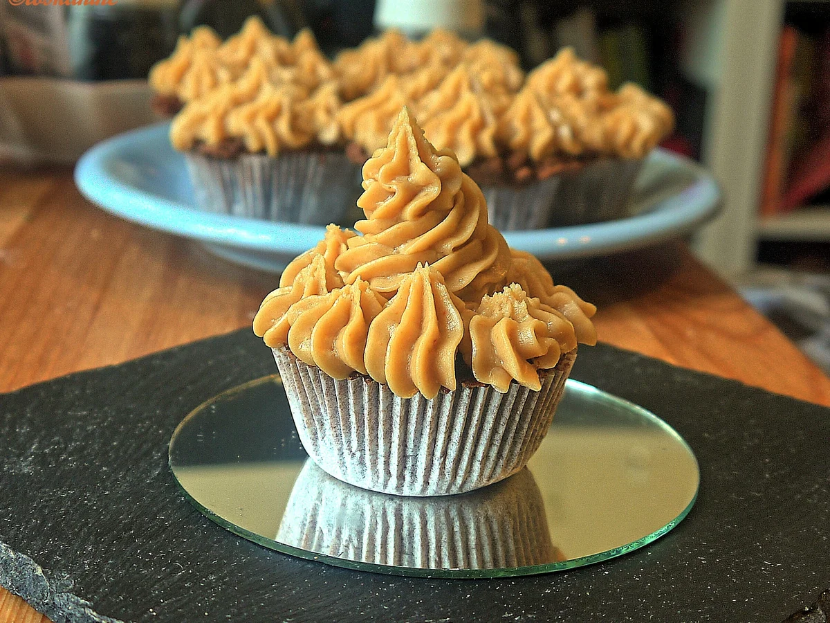 Rezept: Schokoladen-Erdnussbutter-Cupcakes Bild Nr. 3 Schokoladen-Erdnussbutter-Cupcakes - Rezept - Bild Nr. 3