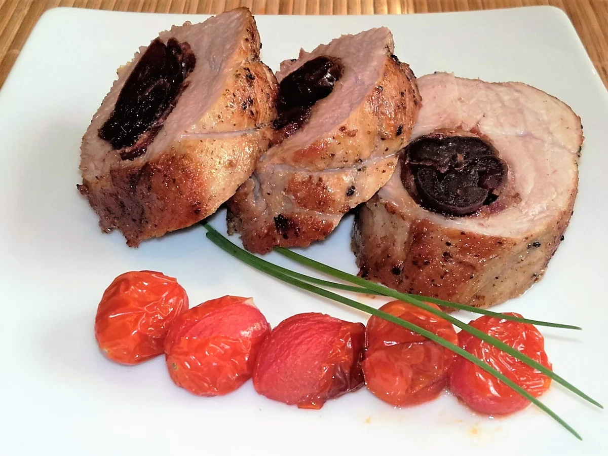 Schweinefilet gefüllt mit Datteln im Speckmantel - Rezept - Bild Nr. 2452
