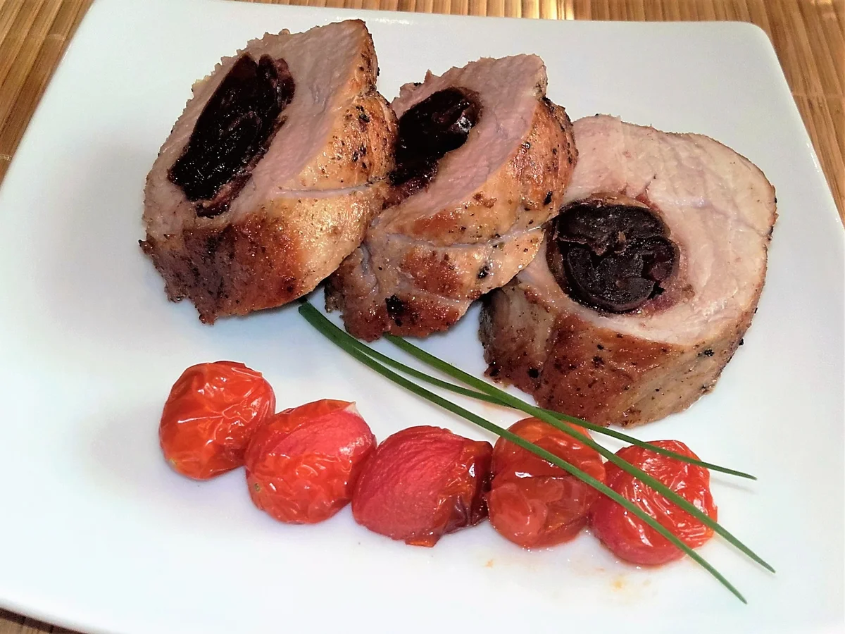 Schweinefilet gefüllt mit Datteln im Speckmantel - Rezept - Bild Nr. 2453