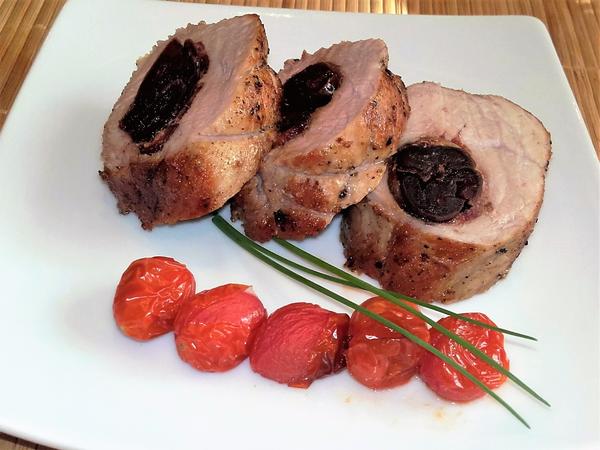 Schweinefilet gefüllt mit Datteln im Speckmantel - Rezept - kochbar.de