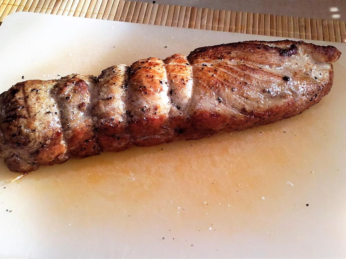 Schweinefilet gefüllt mit Datteln im Speckmantel - Rezept