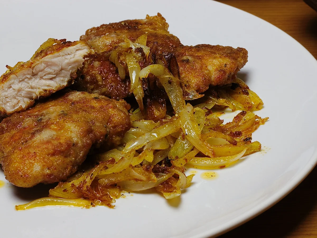 Mehliertes Schloss-Steak mit Pfeffer-Zwiebeln - Rezept - Bild Nr. 2452