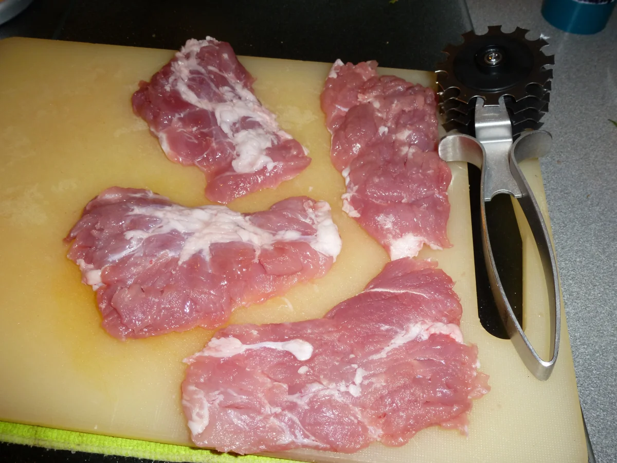 Mehliertes Schloss-Steak mit Pfeffer-Zwiebeln - Rezept - Bild Nr. 2451