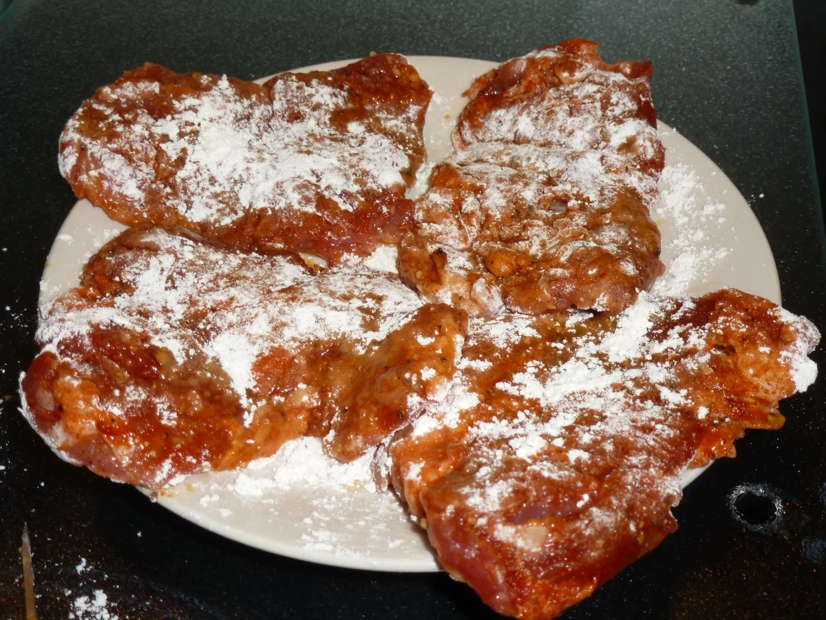 Mehliertes Schloss-Steak mit Pfeffer-Zwiebeln - Rezept - Bild Nr. 2454