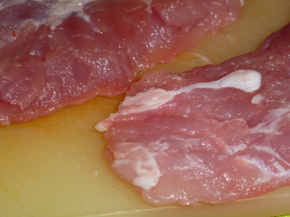 Mehliertes Schloss-Steak mit Pfeffer-Zwiebeln - Rezept - Bild Nr. 2453