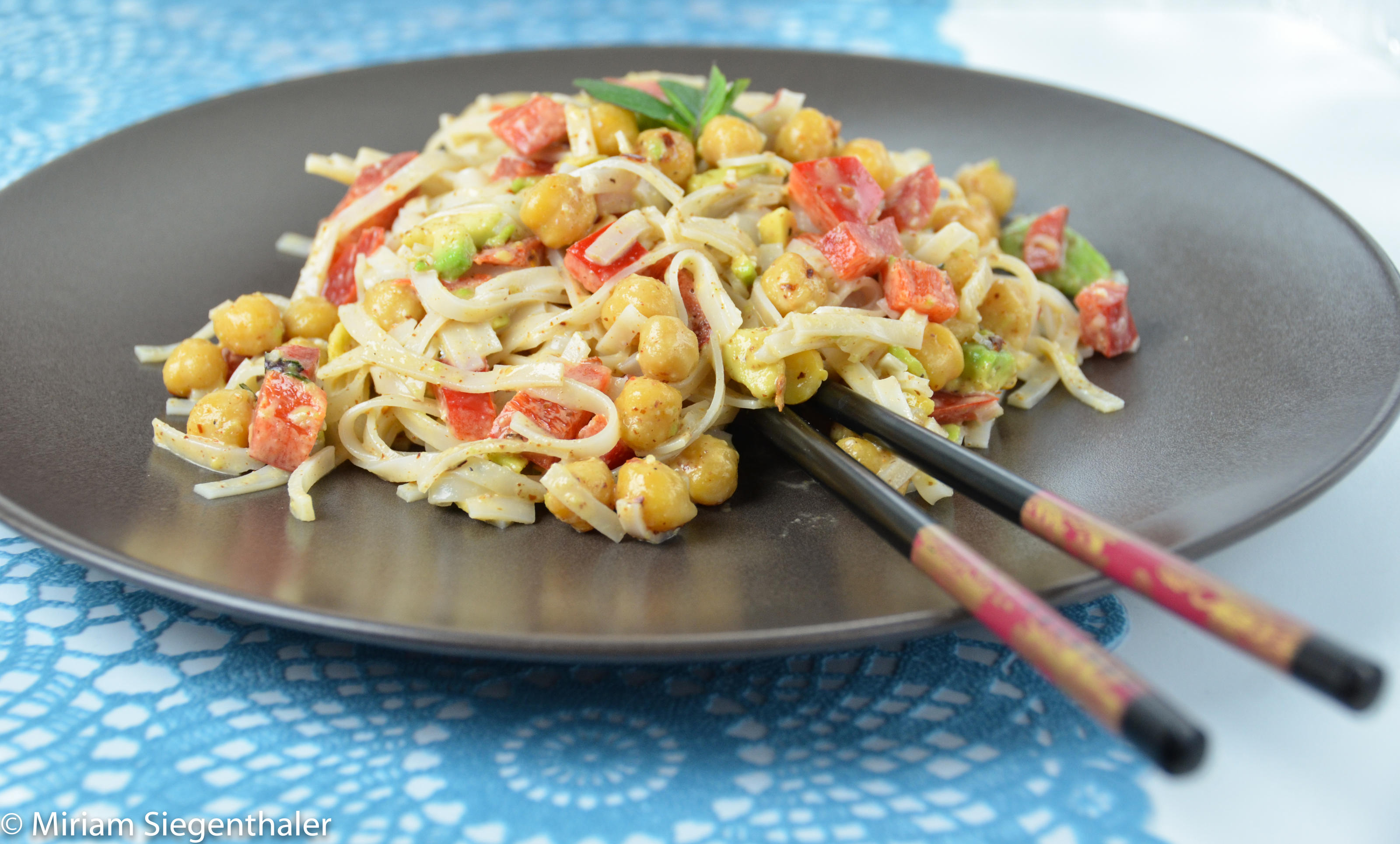 Bilder für Reisnudelsalat mit Chili-Kichererbsen - Rezept