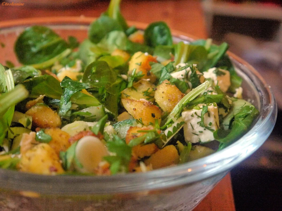 Grüner Bratkartoffelsalat mit Bärlauchdressing und krossem Bacon - Rezept - Bild Nr. 13