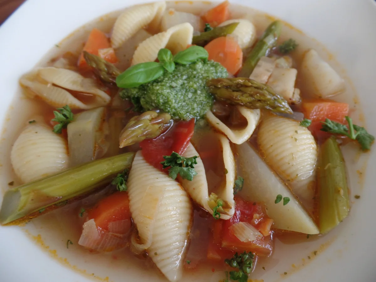 Gemüsesuppe mit Pesto - Rezept - Bild Nr. 2457