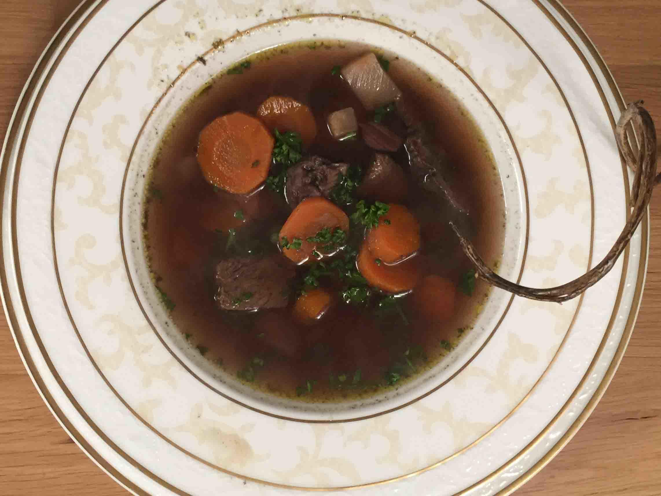 Bilder für Wildsuppe mit Hirsch Rippchen und Reh Nacken Rezept