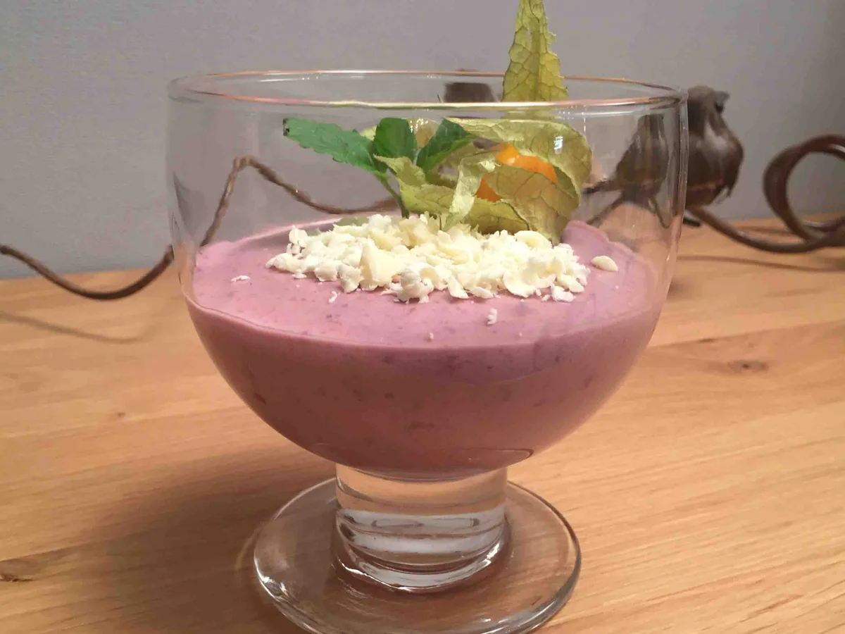 Rezept: Rotweinmousse mit weißer Schokolade und Physalis Bild Nr. 2 Rotweinmousse mit weißer Schokolade und Physalis - Rezept - Bild Nr. 2