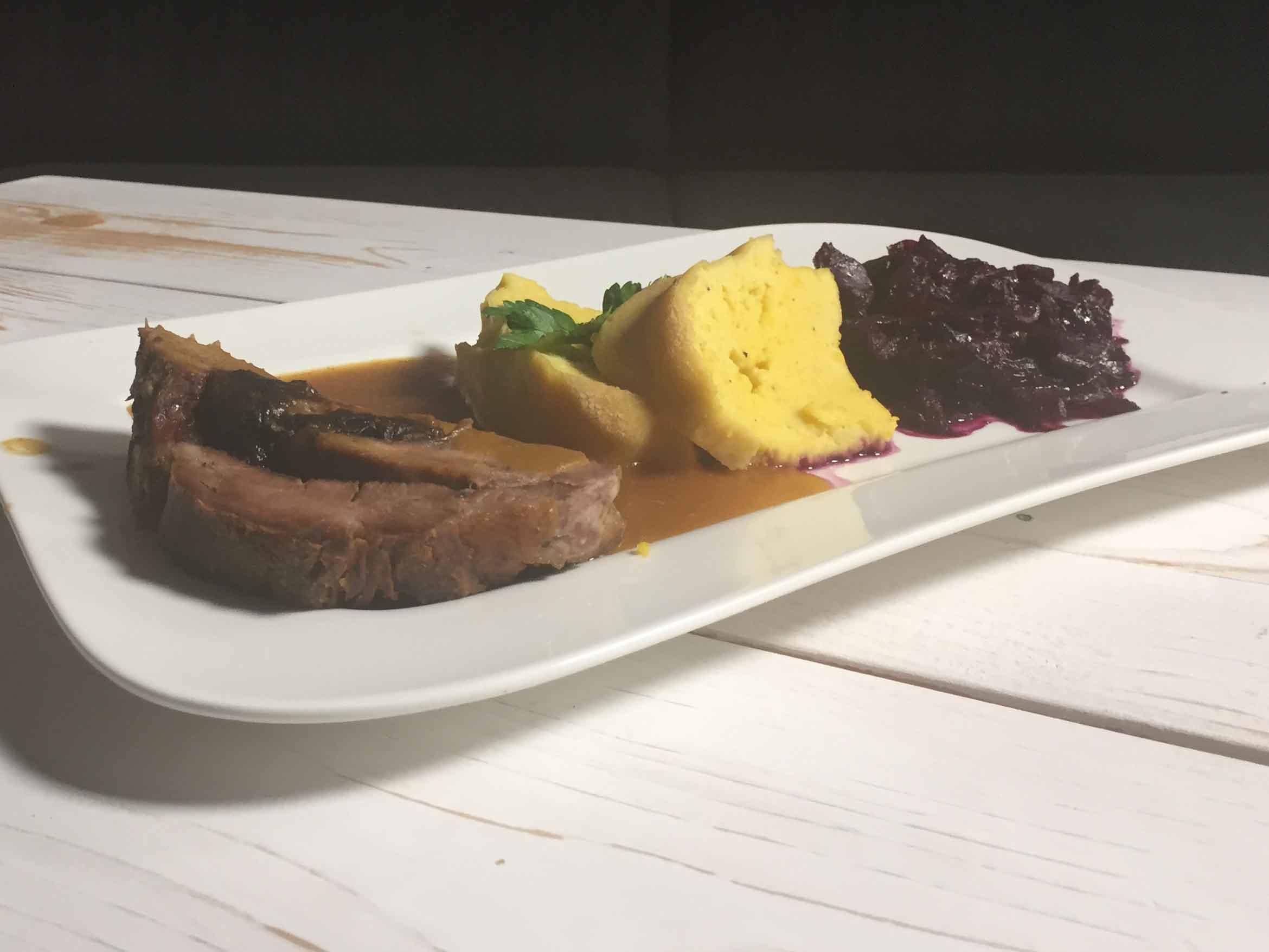 Mecklenburger-Rollbraten mit Rotkohl und Kartoffelpudding - Rezept By
Das perfekte Dinner