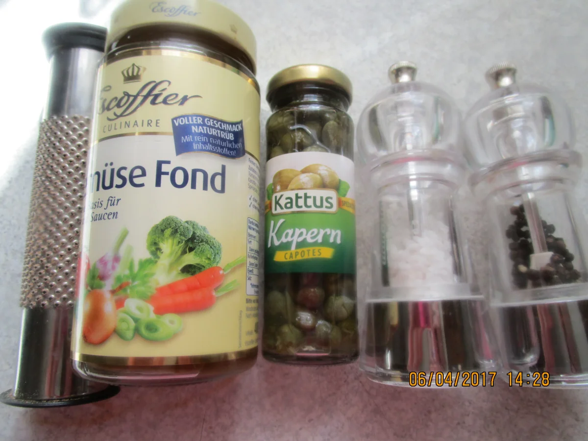 Gebratener Rotbarsch auf Kohlrabi mit Schnittlauch-Vinaigrette und frittierten Kapern - Rezept - Bild Nr. 2468