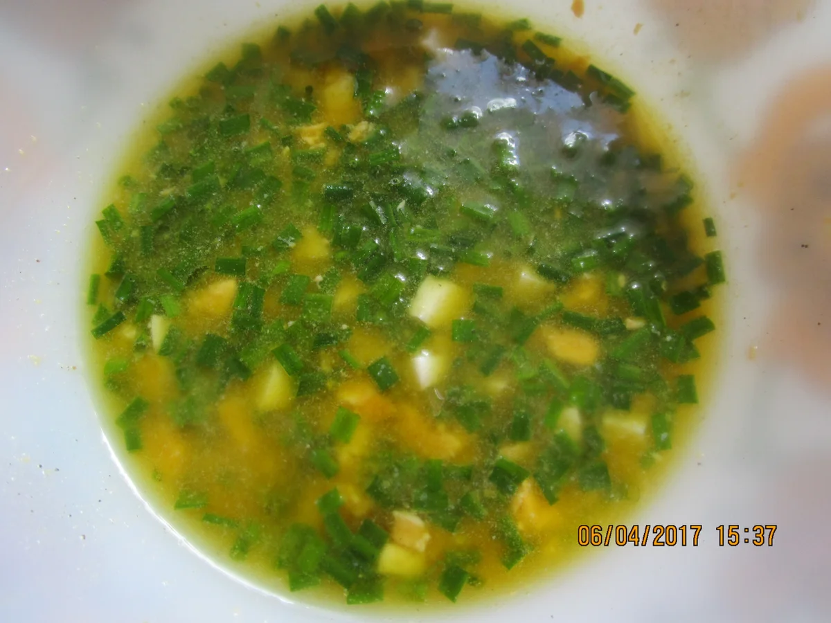 Gebratener Rotbarsch auf Kohlrabi mit Schnittlauch-Vinaigrette und frittierten Kapern - Rezept - Bild Nr. 2477