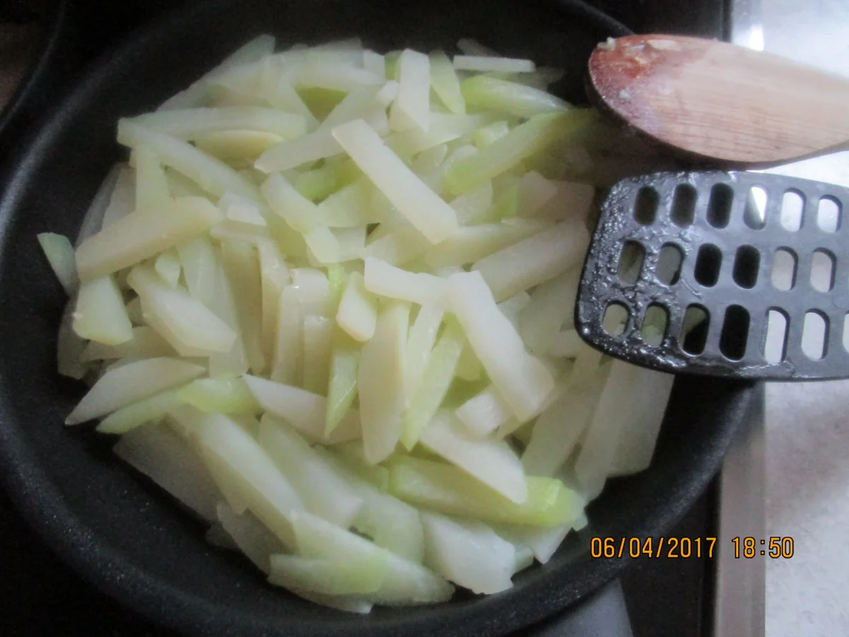 Gebratener Rotbarsch auf Kohlrabi mit Schnittlauch-Vinaigrette und frittierten Kapern - Rezept - Bild Nr. 2485